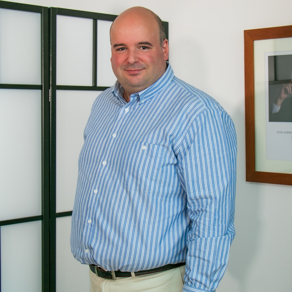 Dr. Francisco J. Ruiz